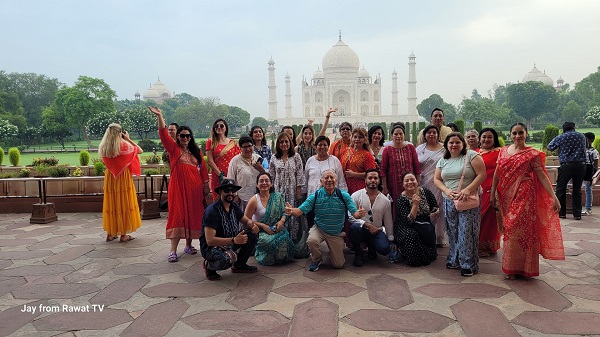 Taj Mahal y grupo de Viva México