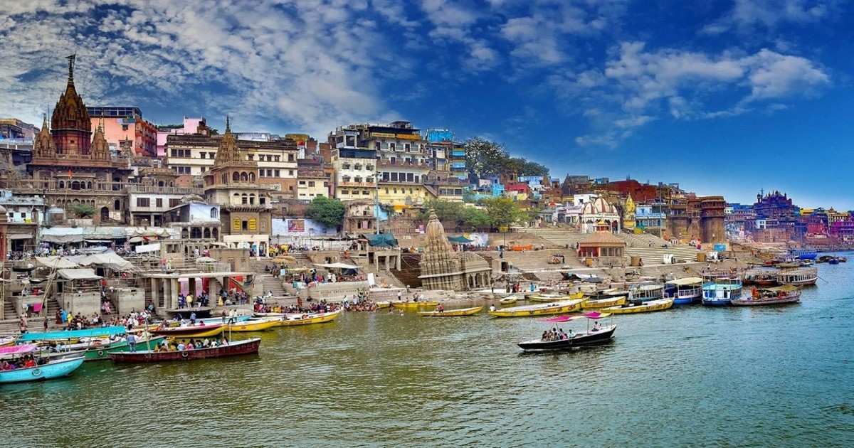 Ciudad de Varanasi y río Ganges